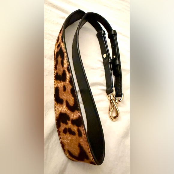 đź‘‘âś…PRICE FIRMâś… Leopard Print Leather Strap with Gold Hardware. NWOT - Picture 3 of 11